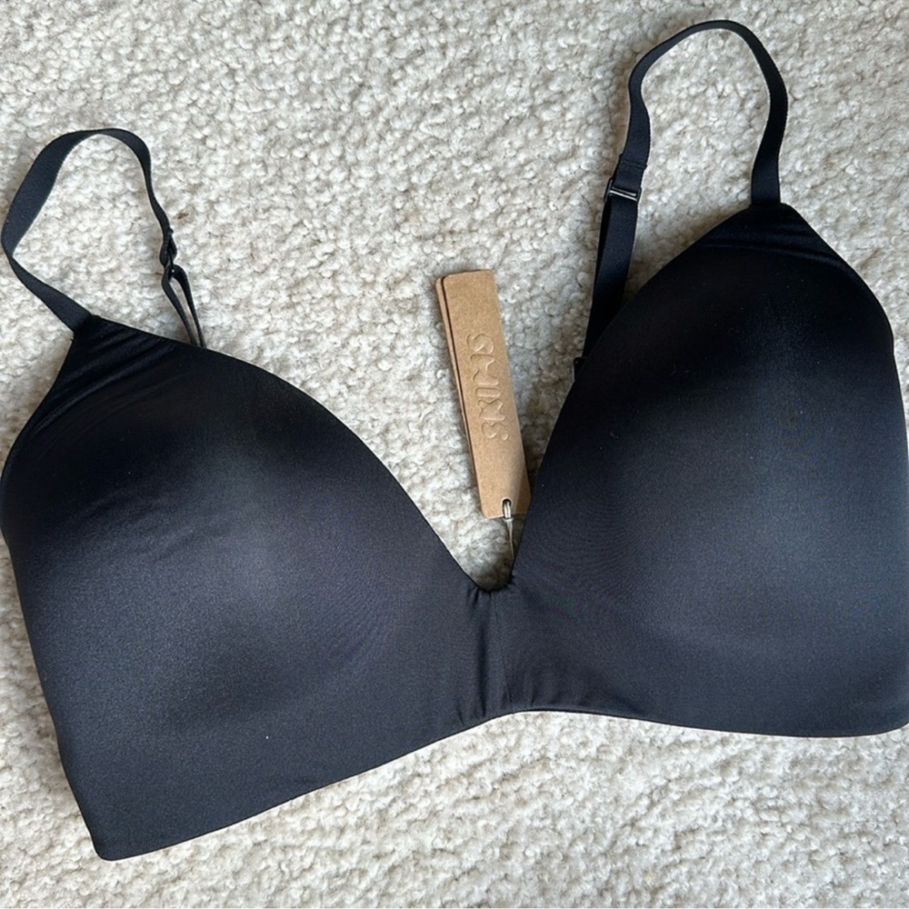 Skims wireless form lightly lined bra NWT 44D